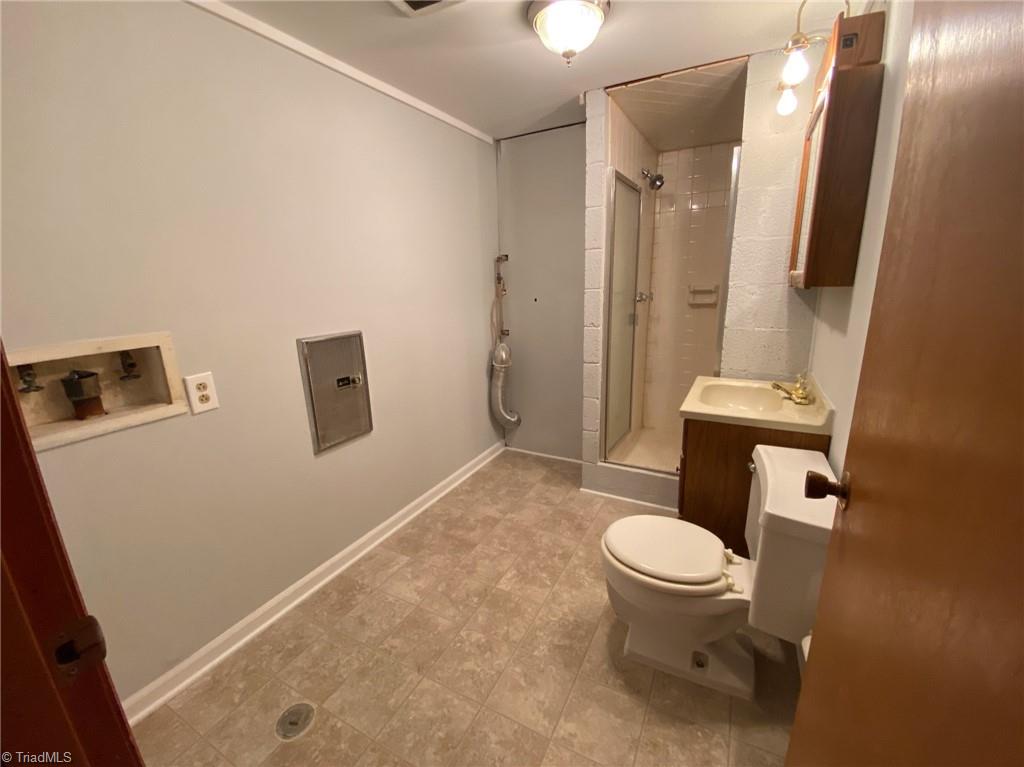 411 Oakview Road High Point, NC 27265 - Photo 31 of 49