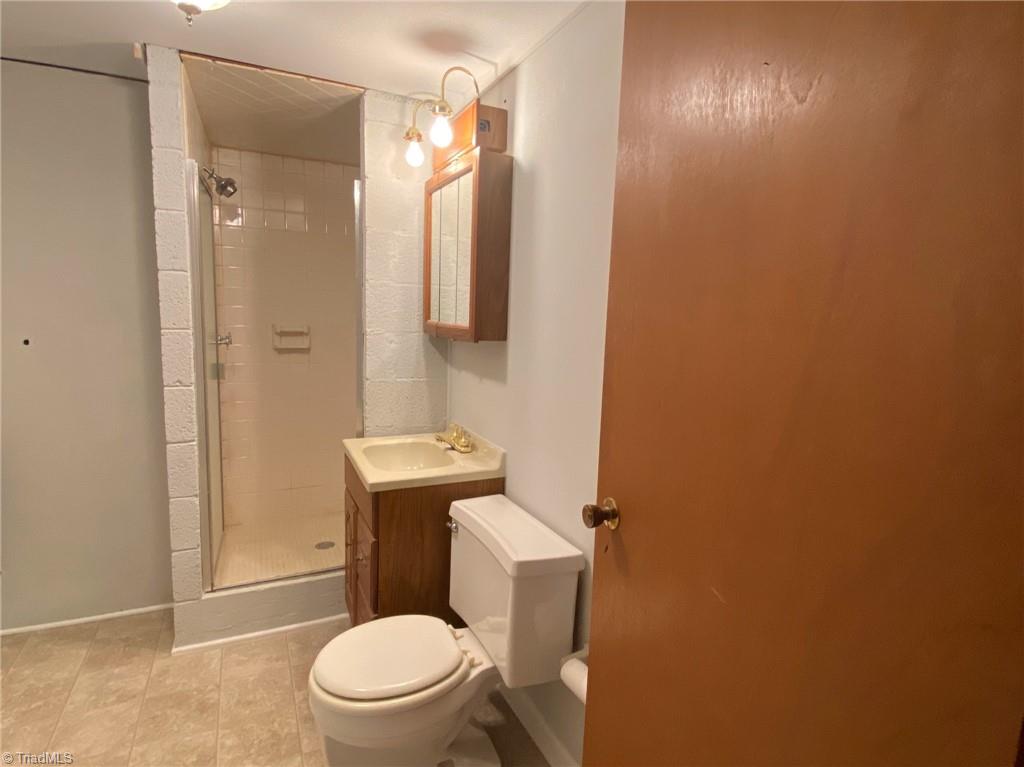 411 Oakview Road High Point, NC 27265 - Photo 32 of 49