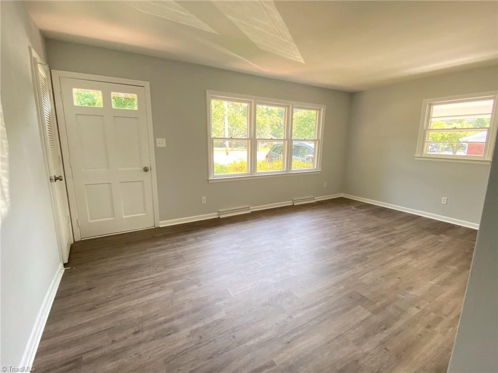 411 Oakview Road High Point, NC 27265 - Photo 5 of 49
