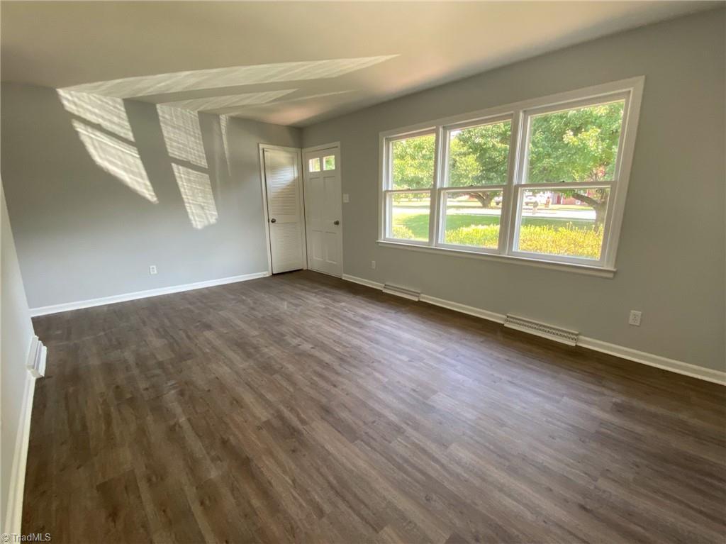 411 Oakview Road High Point, NC 27265 - Photo 7 of 49