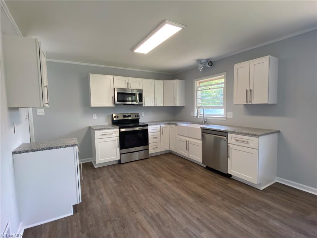 411 Oakview Road High Point, NC 27265 - Photo 9 of 49