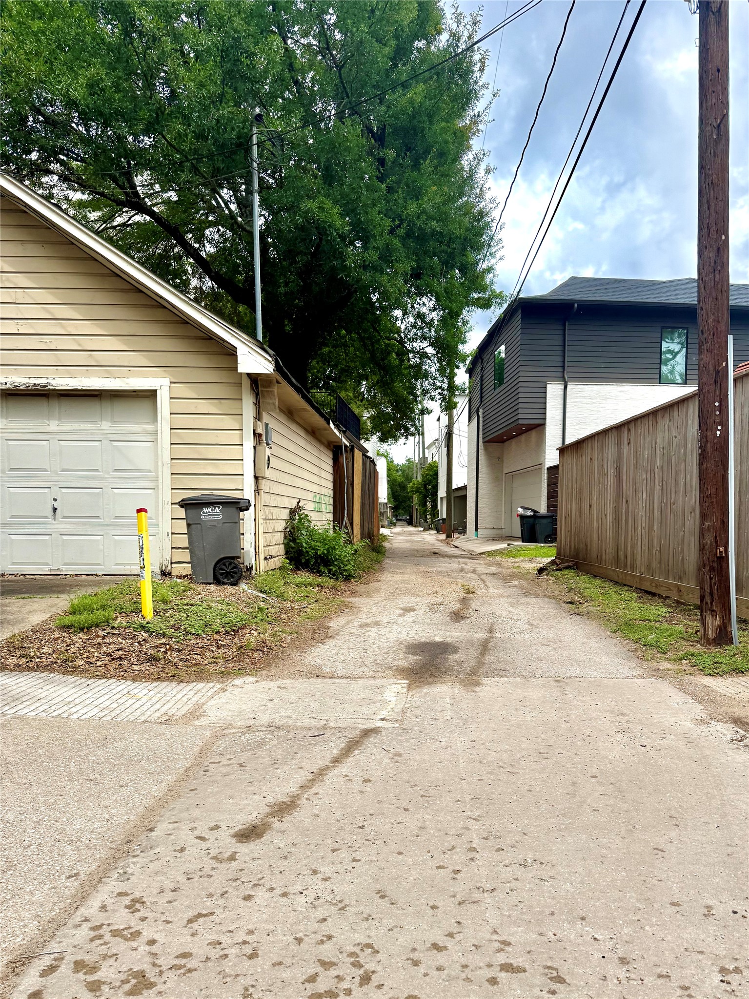 2139 Quenby Street Houston, TX 77005 - Photo 4 of 14 Alley access behind property