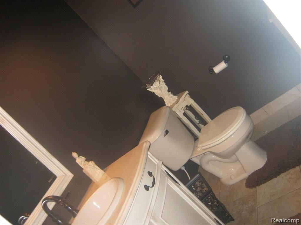 16169 Moore Park Road Macomb, MI 48044 - Photo 8 of 25 IMG_1703.JPG
