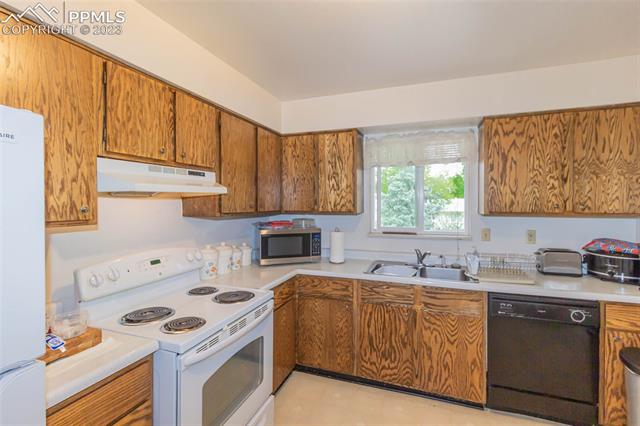 3950 Hamlet Road Colorado Springs, CO 80917 - Photo 6 of 11