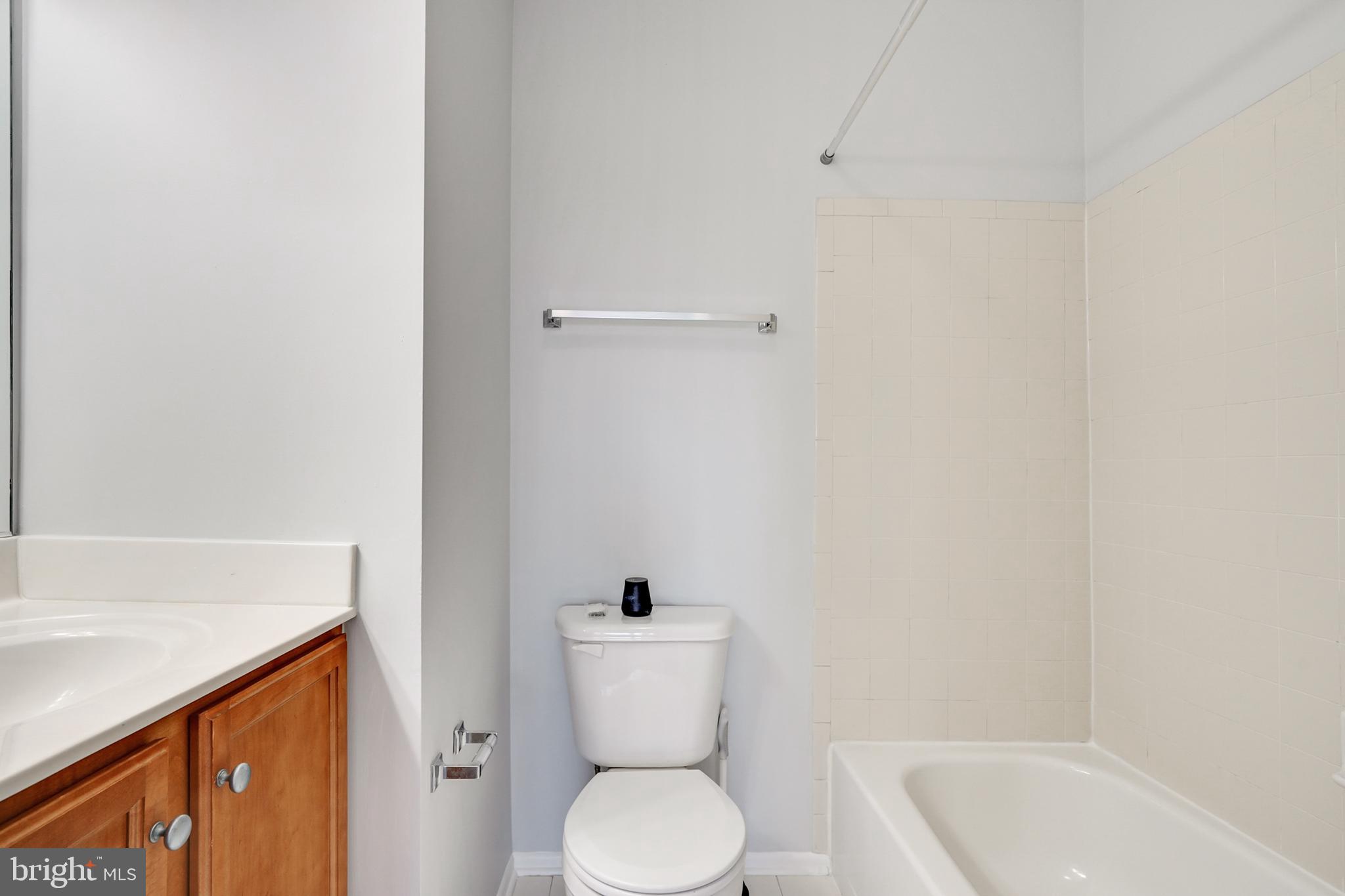1781 Jonathan Way, Unit 1781I Reston, VA 20190 - Photo 18 of 48 a bathroom with a toilet and a sink