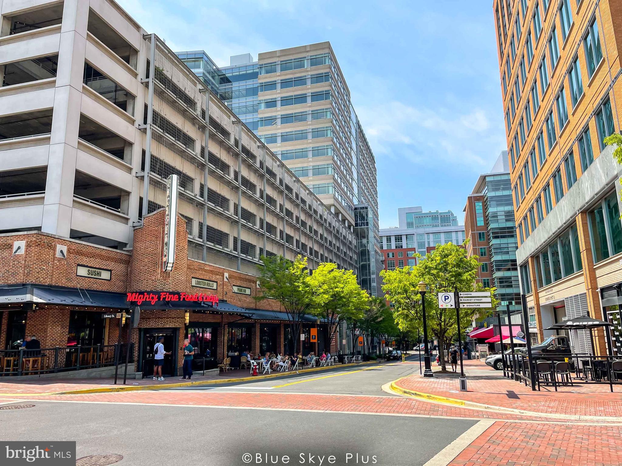 1781 Jonathan Way, Unit 1781I Reston, VA 20190 - Photo 31 of 48 a view of street with shops