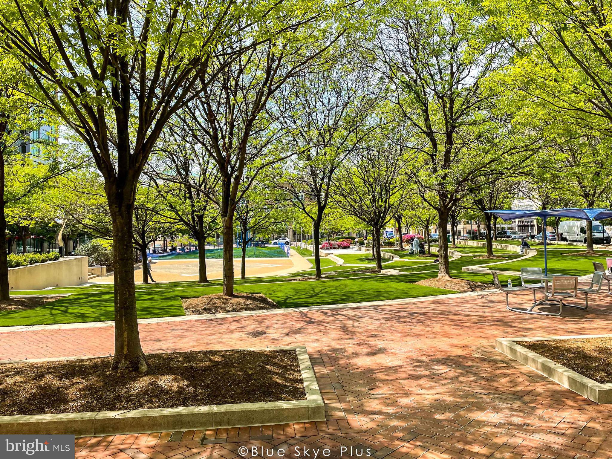 1781 Jonathan Way, Unit 1781I Reston, VA 20190 - Photo 37 of 48 a view of a park with large trees