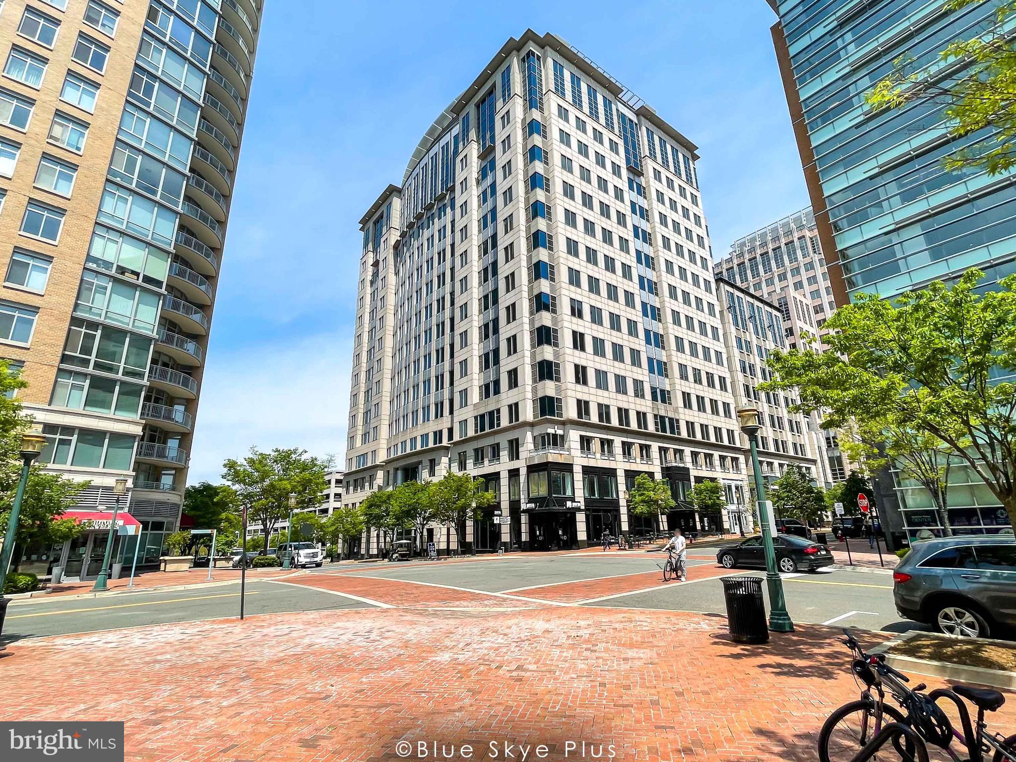 1781 Jonathan Way, Unit 1781I Reston, VA 20190 - Photo 39 of 48 a view of a building with a street