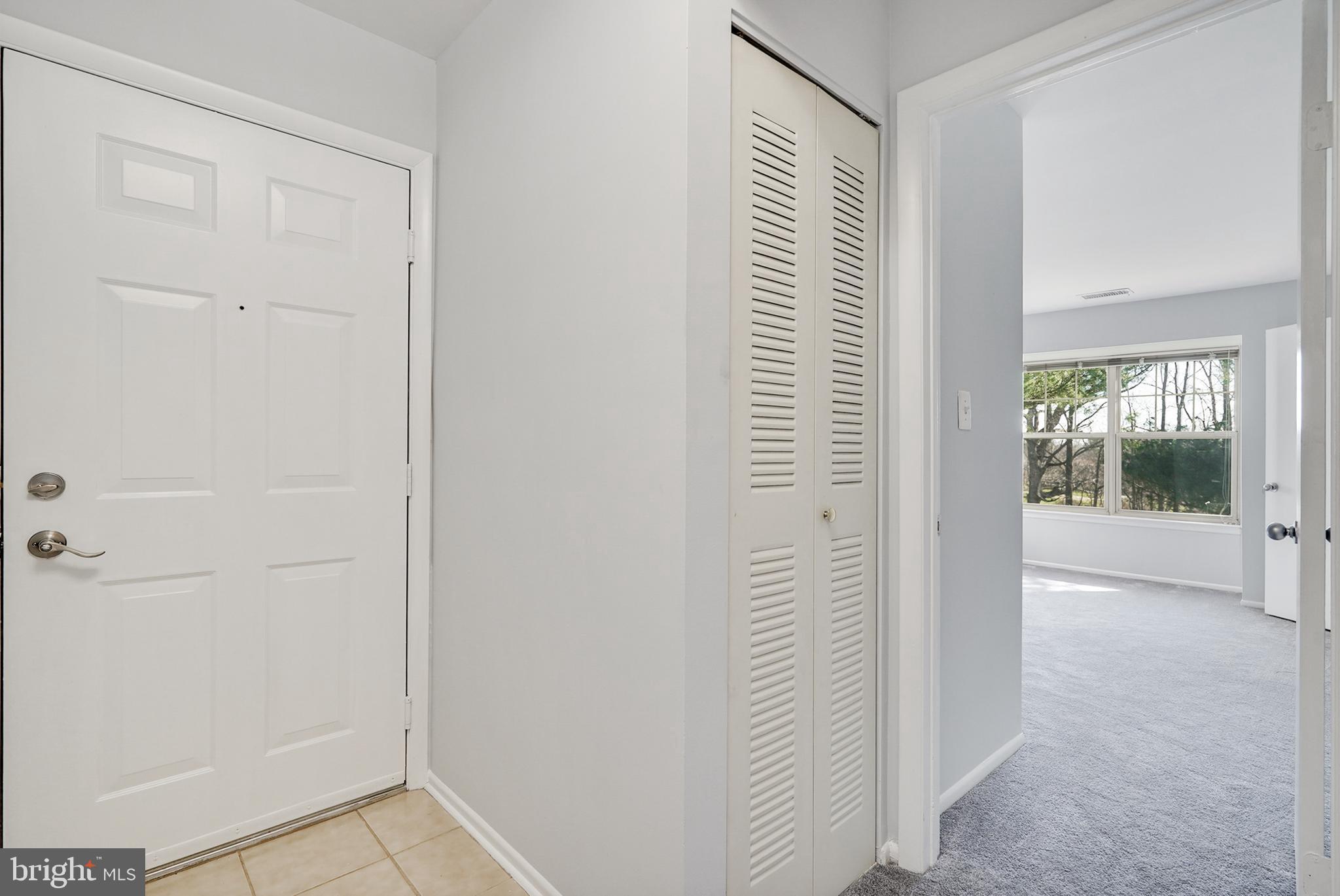 1781 Jonathan Way, Unit 1781I Reston, VA 20190 - Photo 4 of 48 a view of a bathroom from a hallway