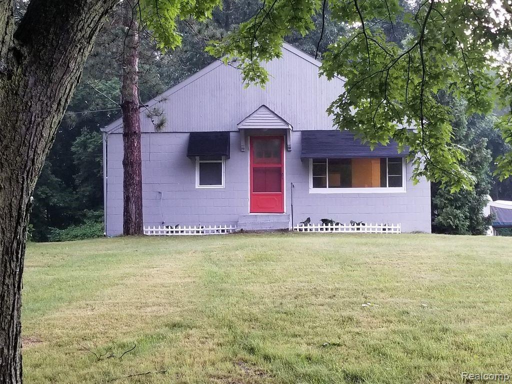 415 East Road Holly, MI 48442 - Photo 1 of 15 Front .jpg