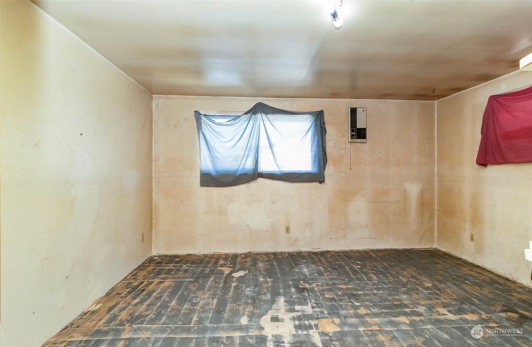 2416 6th Street Everett, WA 98201 - Photo 17 of 36 a view of a hallway