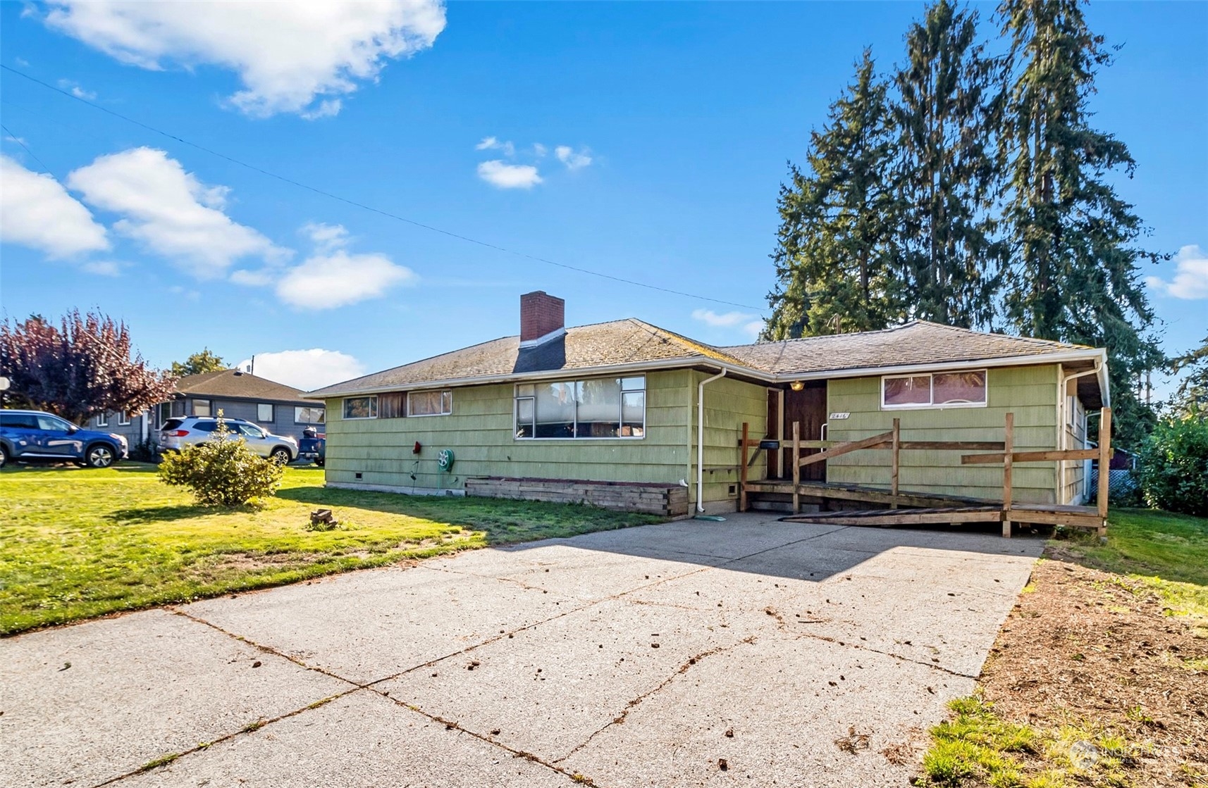2416 6th Street Everett, WA 98201 - Photo 3 of 36 a front view of a house with a yard from a outdoor space