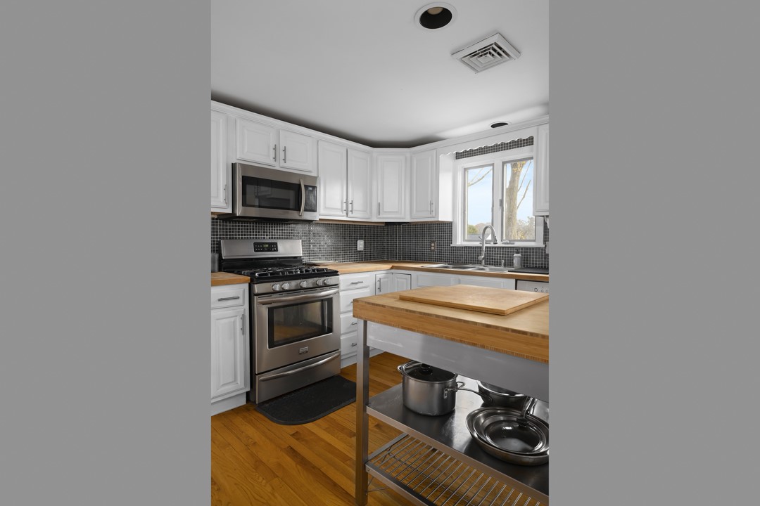 922 Narragansett Parkway Warwick, RI 02888 - Photo 10 of 24