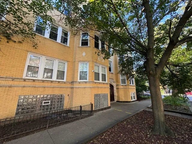 $225,000 | 2257 West Rosemont Avenue, Unit 1, Chicago, IL 60659