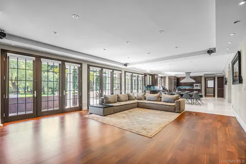 $5,295,000 | 5 Farmwoods Lane, Glen Head, NY 11545