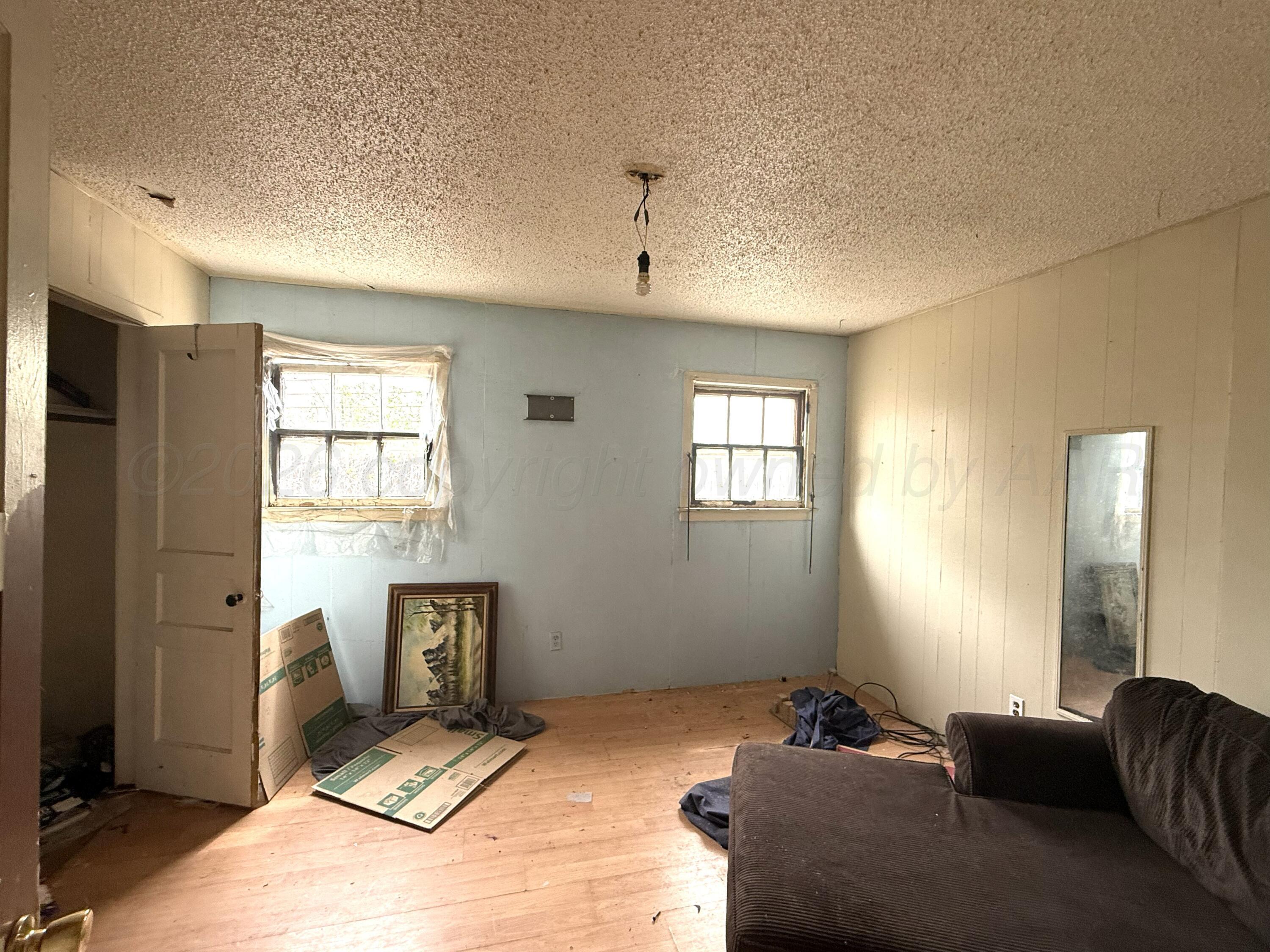 1403 Baker Street Borger, TX 79007 - Photo 5 of 11 IMG_8317