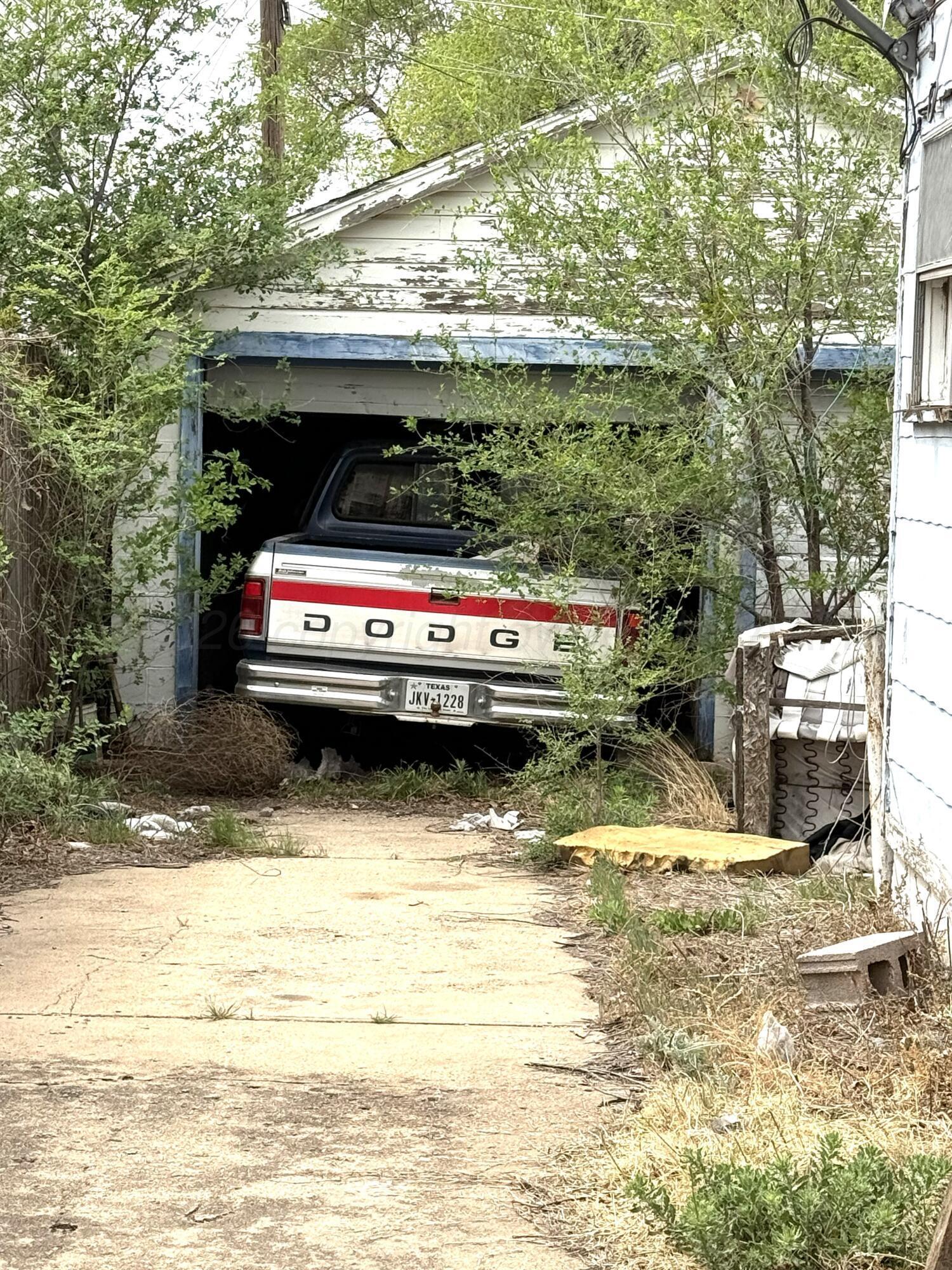 1403 Baker Street Borger, TX 79007 - Photo 10 of 11 IMG_8327