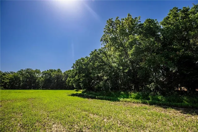 $970,000 | 18651 East 750th Road, Mound City, KS 66056