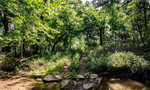 $970,000 | 18651 East 750th Road, Mound City, KS 66056