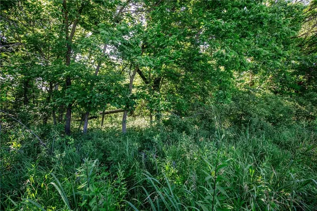 $970,000 | 18651 East 750th Road, Mound City, KS 66056