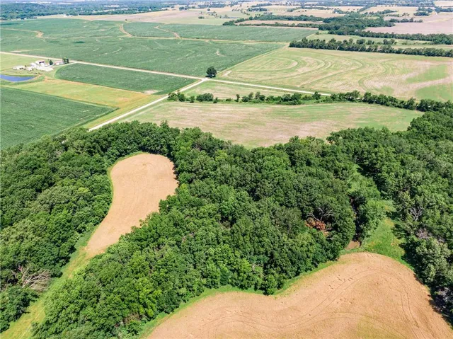 $970,000 | 18651 East 750th Road, Mound City, KS 66056