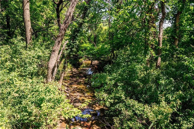 $970,000 | 18651 East 750th Road, Mound City, KS 66056