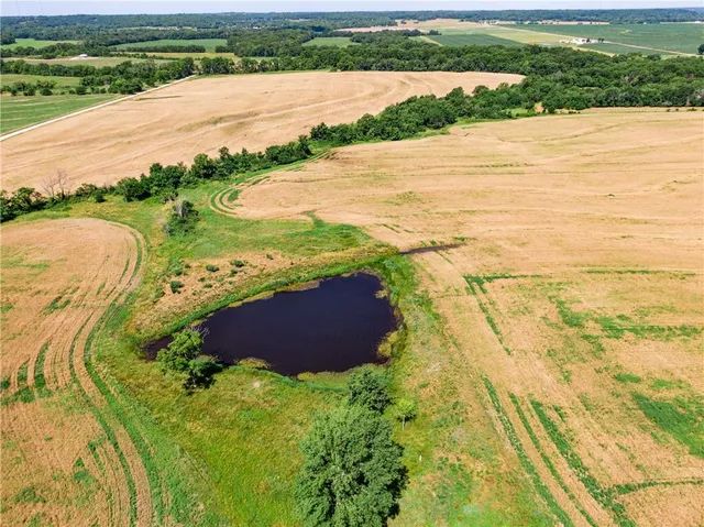 $970,000 | 18651 East 750th Road, Mound City, KS 66056