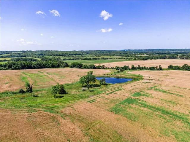 $970,000 | 18651 East 750th Road, Mound City, KS 66056