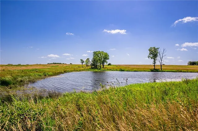 $970,000 | 18651 East 750th Road, Mound City, KS 66056