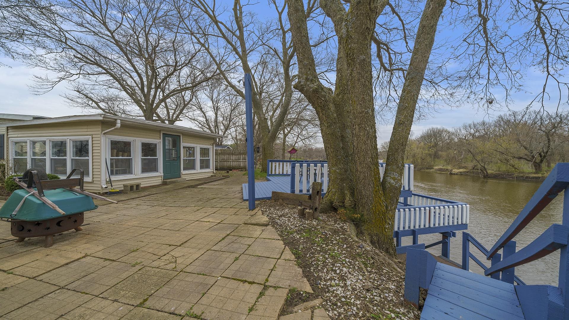 a view of a house with backyard and sitting area