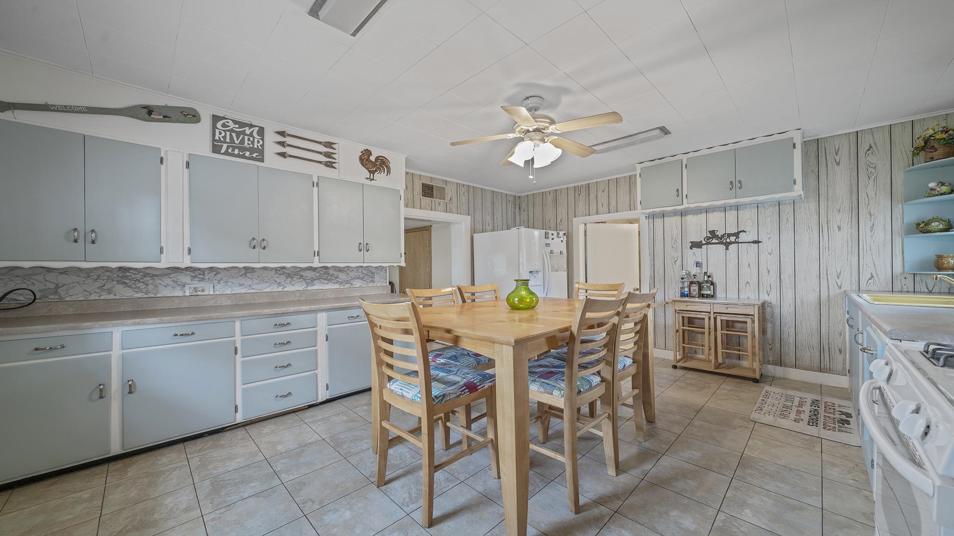 2687 South Snyder Road Oregon, IL 61061 - Photo 10 of 33 a view of a dining room kitchen and a window