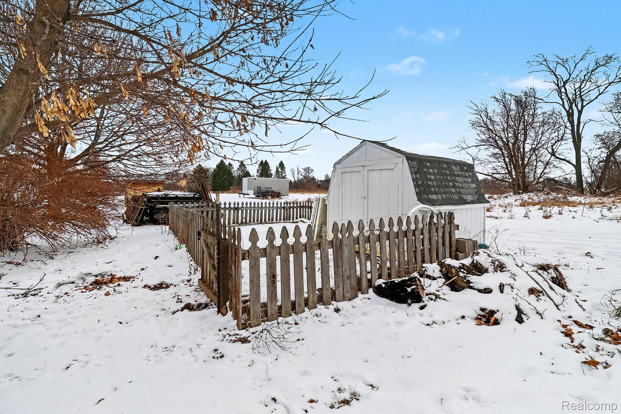 13933 Bliven Road Byron, MI 48418 - Photo 24 of 35 024_file_184.jpg
