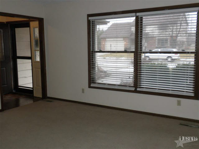 2902 Wilderness Road Fort Wayne, IN 46845 - Photo 4 of 19