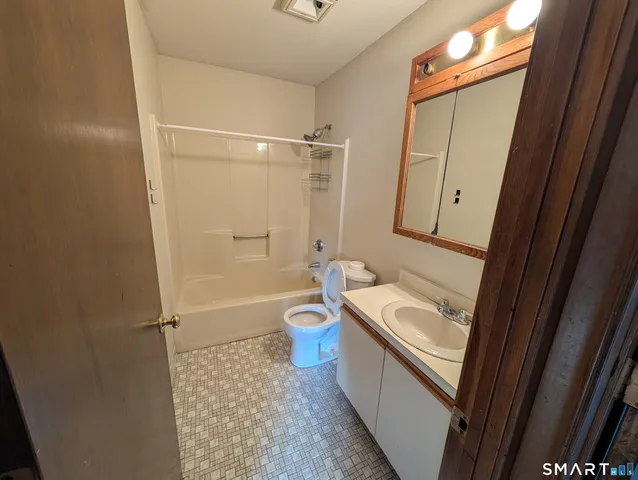 $2,100 | 17 Little Oak Lane, Unit 17, Rocky Hill, CT 06067