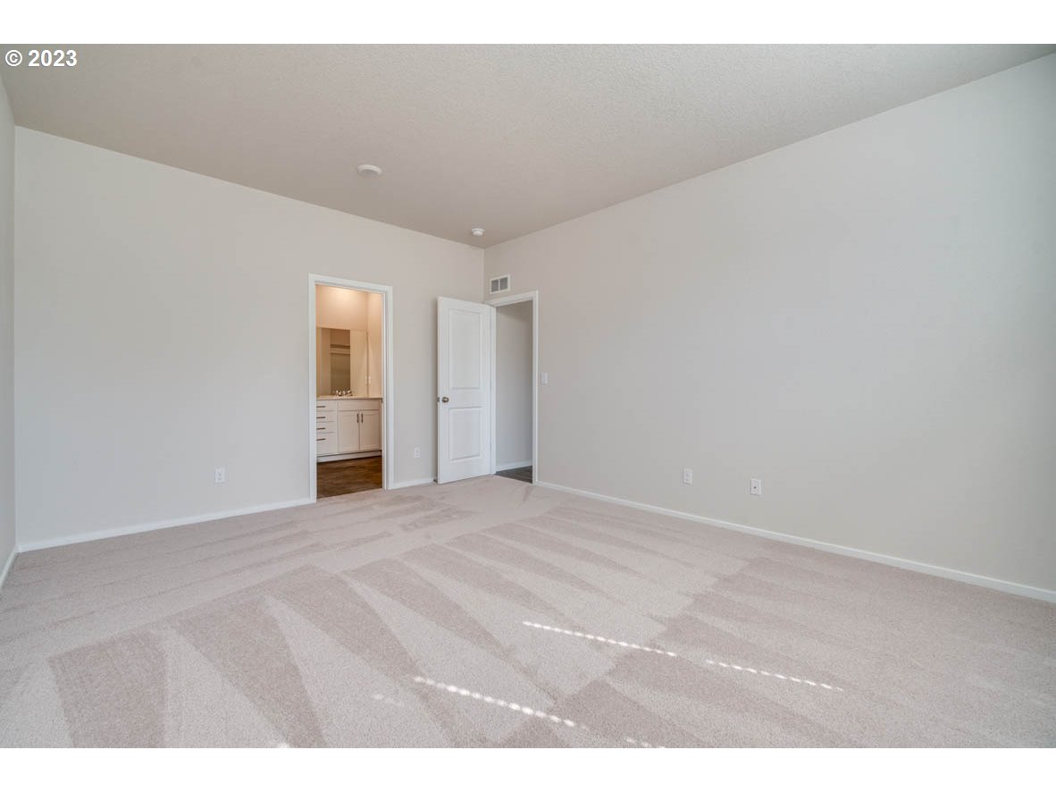 3492 Southeast Olvera Avenue Gresham, OR 97080 - Photo 17 of 23 a view of an empty room