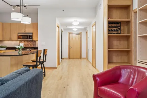 $419,900 | 215 10th Avenue South, Unit 533, Minneapolis, MN 55415