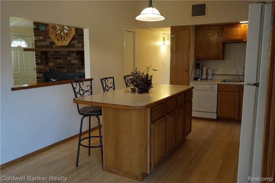 1800 South Allen Road St. Clair, MI 48079 - Photo 9 of 18 Kitchen 1.jpg
