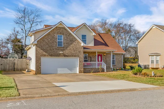 $2,100 | 674 Superior Lane, Clarksville, TN 37043