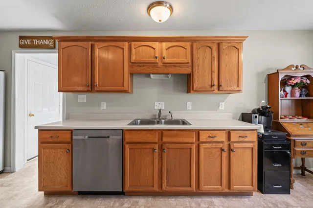 $2,100 | 674 Superior Lane, Clarksville, TN 37043