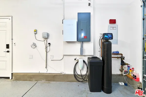 $949,000 | 4101 Adishian Way, Corona, CA 92883