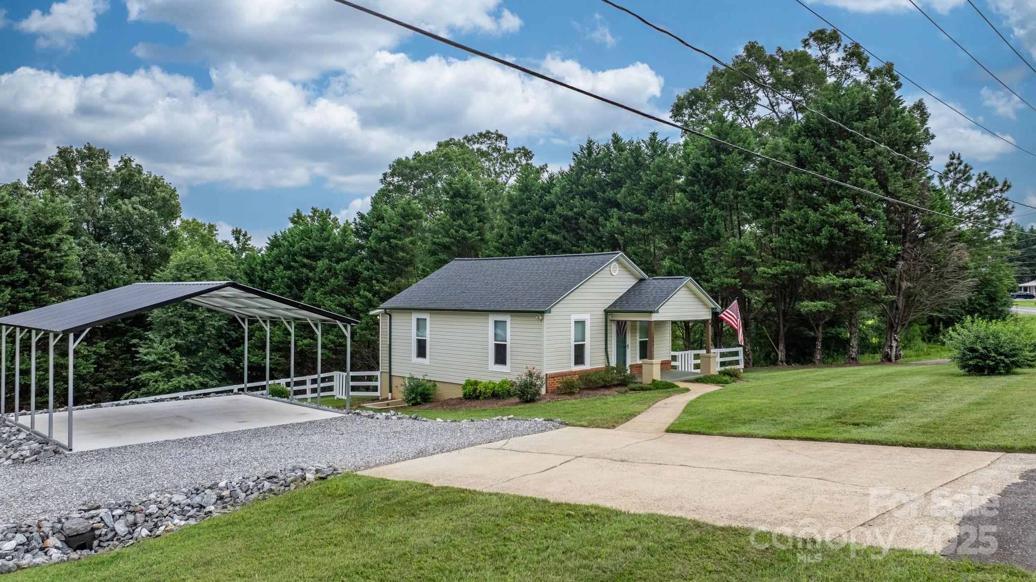1585 Amherst Road Morganton, NC 28655 - Photo 4 of 38 Gallery Image 4