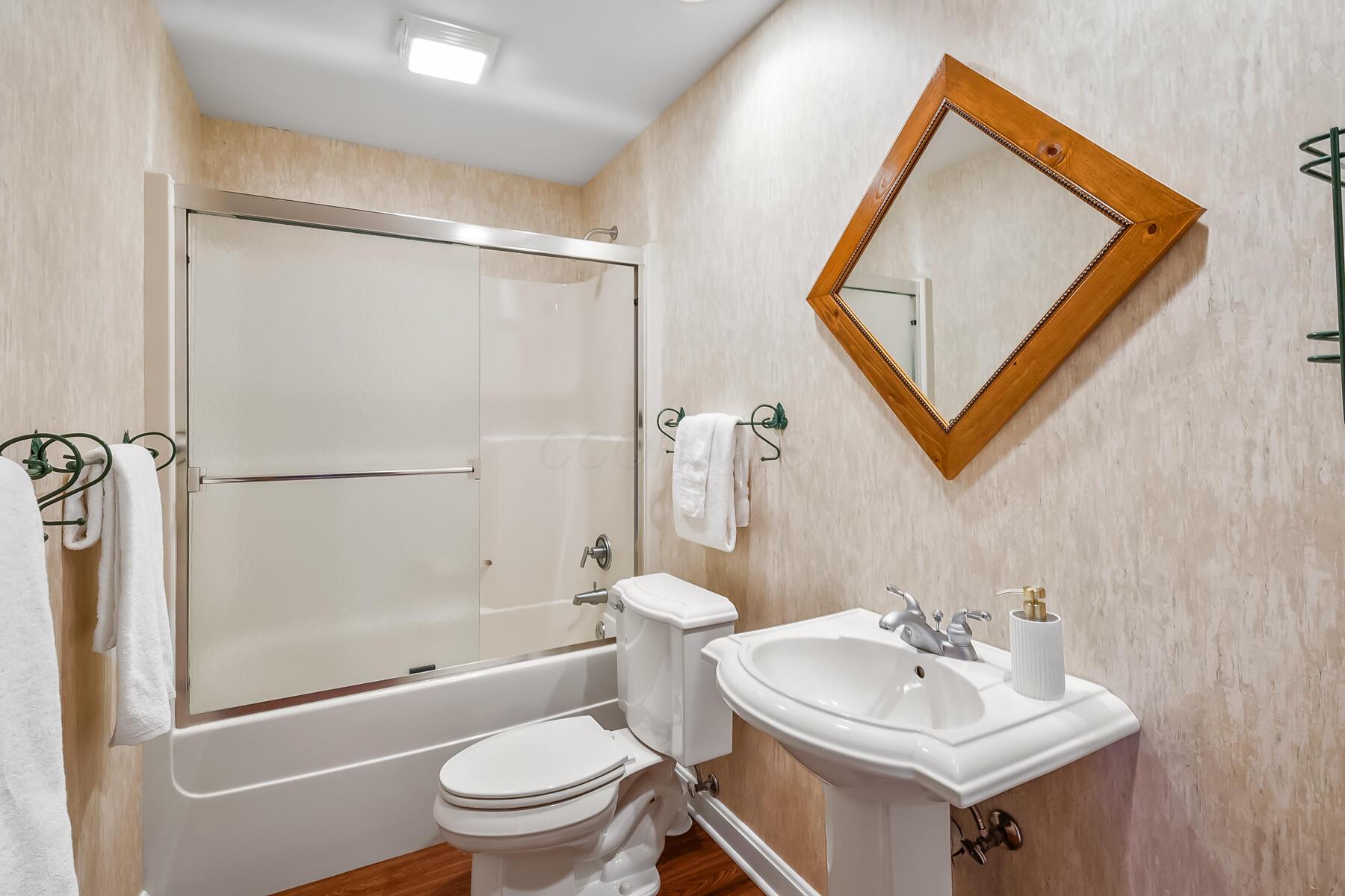 2840 Doncaster Road Columbus, OH 43221 - Photo 45 of 67 2840 Doncaster Rd-151
