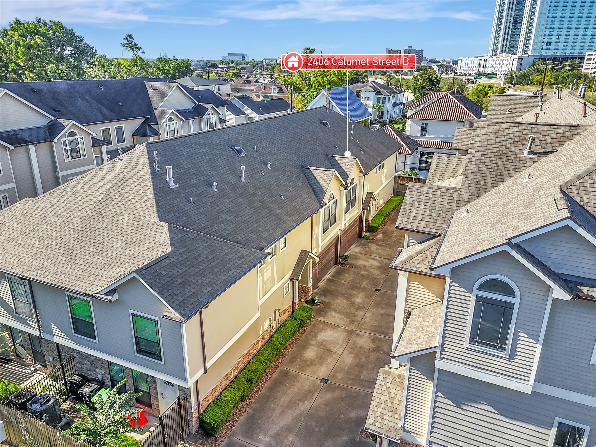 2406 Calumet Street Houston, TX 77004 - Photo 31 of 37 an aerial view of a house with a big yard