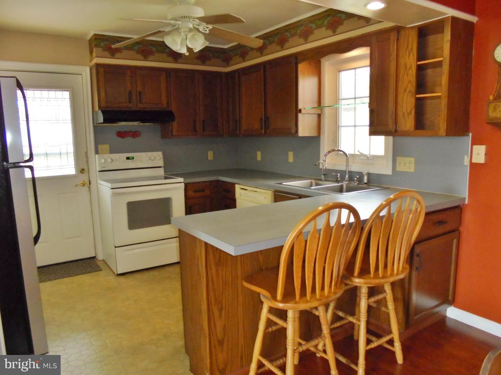 5 Sherri Lane Lititz, PA 17543 - Photo 8 of 31 Gallery Image 8