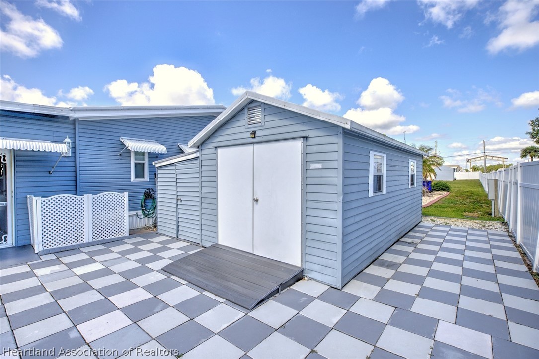 2702 Rodney Street Sebring, FL 33872 - Photo 21 of 33 a view of a backyard with a garden