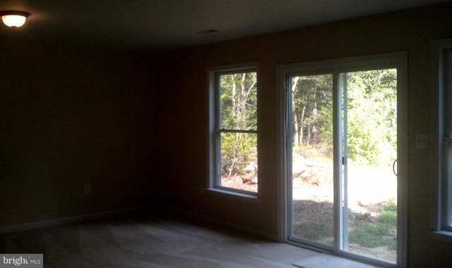 40 Placid Road Colonial Beach, VA 22443 - Photo 22 of 24 Family Room