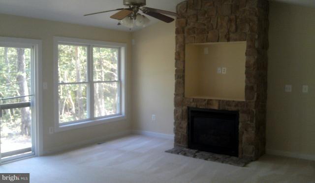 40 Placid Road Colonial Beach, VA 22443 - Photo 23 of 24 Living Room