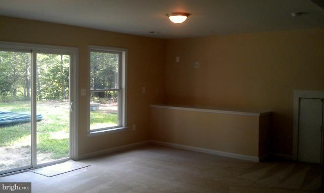 40 Placid Road Colonial Beach, VA 22443 - Photo 4 of 24 Family Room