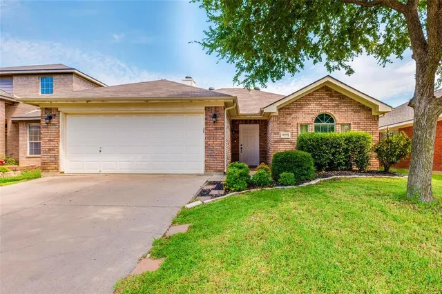 $2,000 | 9013 Winding River Drive, Fort Worth, TX 76118