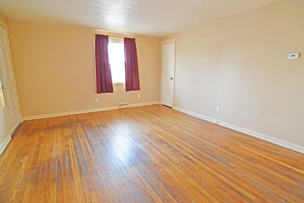 152 Newhouse Street Springfield, MA 01118 - Photo 8 of 18 Gallery Image 8